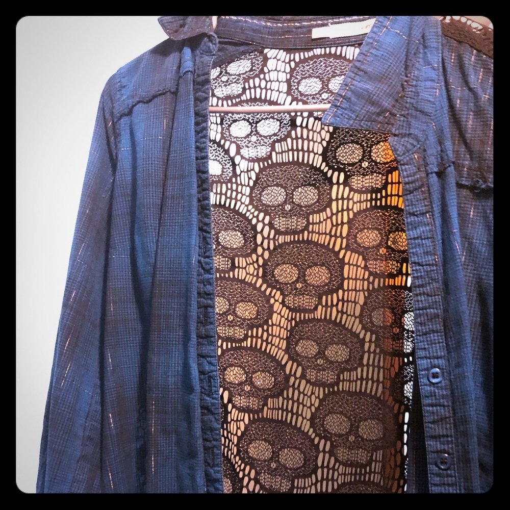 Maurices long sleeve with lace skull back